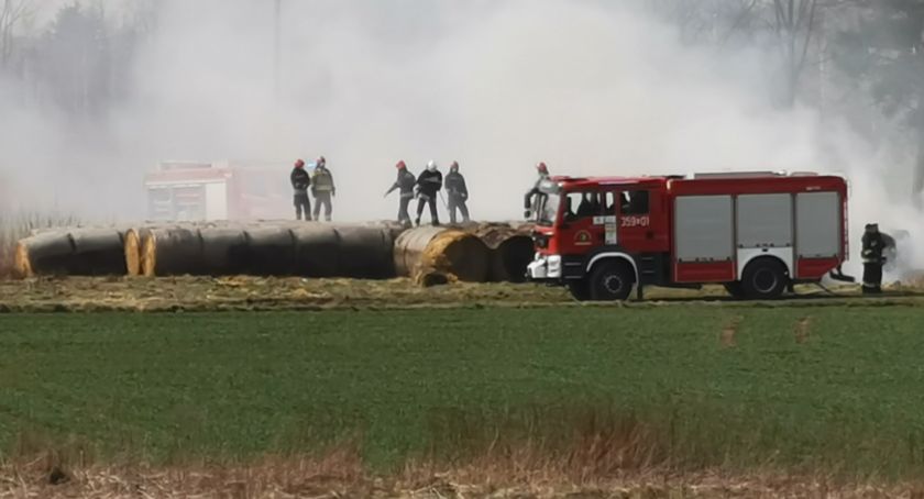 Pożar w Łomnicy. Na miejscu 6 zastępów straży pożarnej.