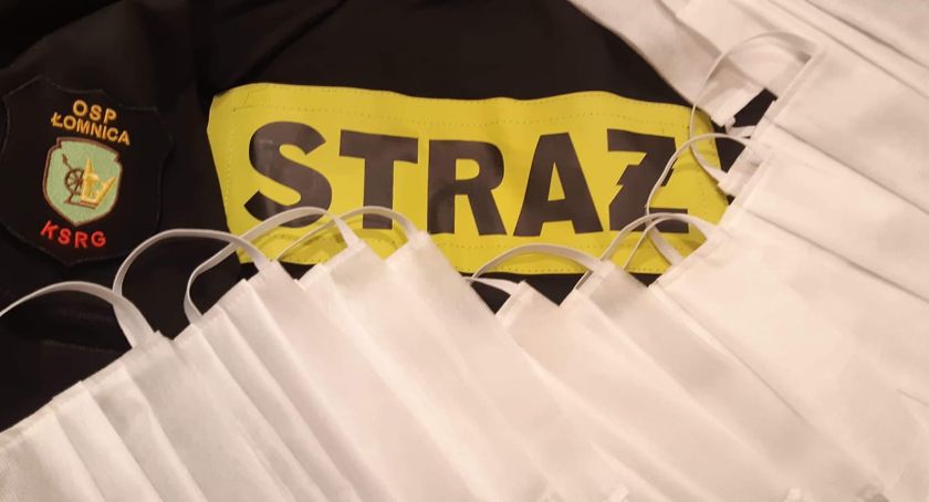 Mieszkańcy Łomnicy szyją maseczki. Wspierają strażaków i szpitale. 