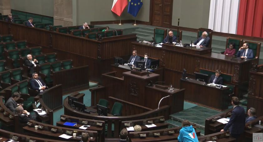 R.Obaz : To skandaliczne. Widać tu intencje PiS