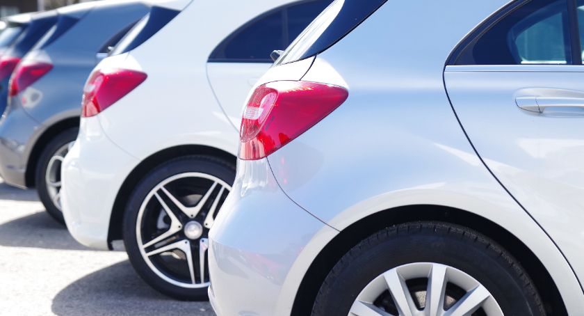 Leasing czy wynajem, czyli jak rozbudować firmową flotę samochodów?