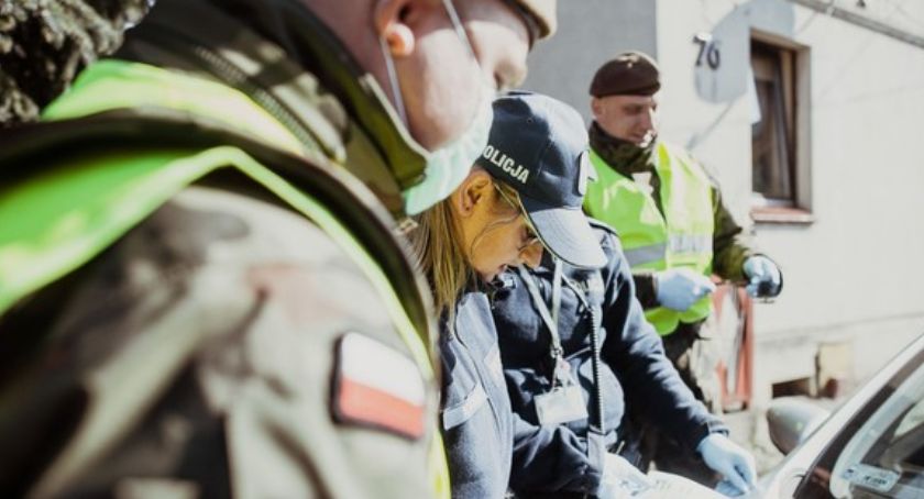 Żołnierze wspólnie z policją patrolują ulice miasta