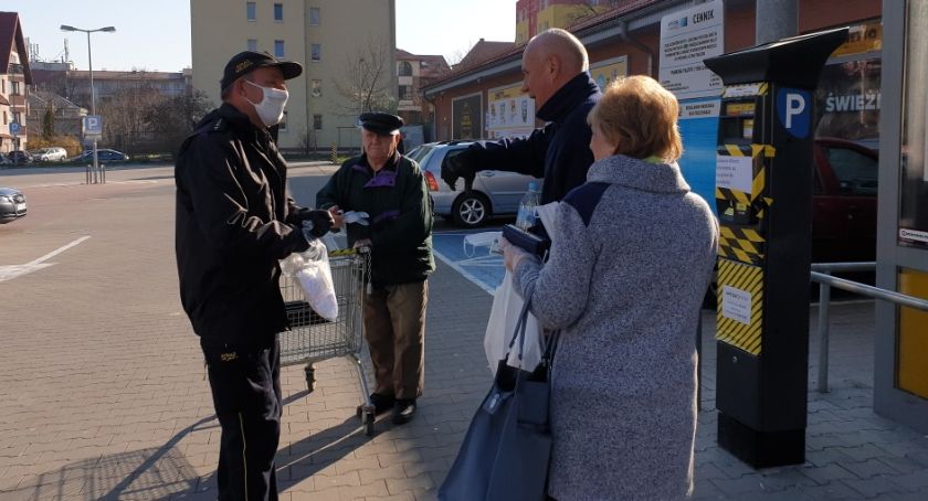 Miasto rozdaje maseczki mieszkańcom 