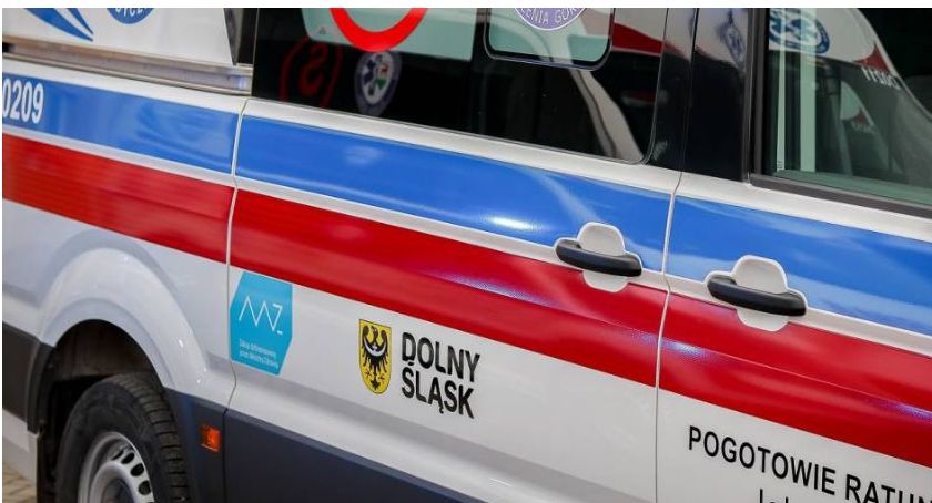 Ognisko zakaźne w jeleniogórskim pogotowiu. 50 osób (w tym dyrektor) objętych kwarantanną!