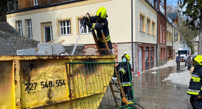 Szklarska Poręba - Płonął budowlany kontener na odpady