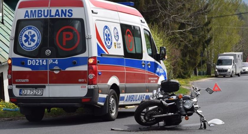 Szklarska Poręba - Zderzenie motocyklisty z samochodem osobowym