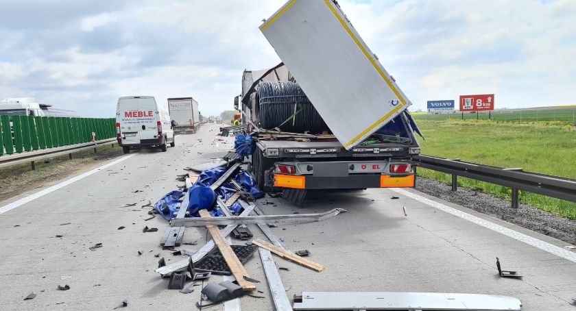 Zderzenie TIR-ów na A4. Autostrada zamknięta.
