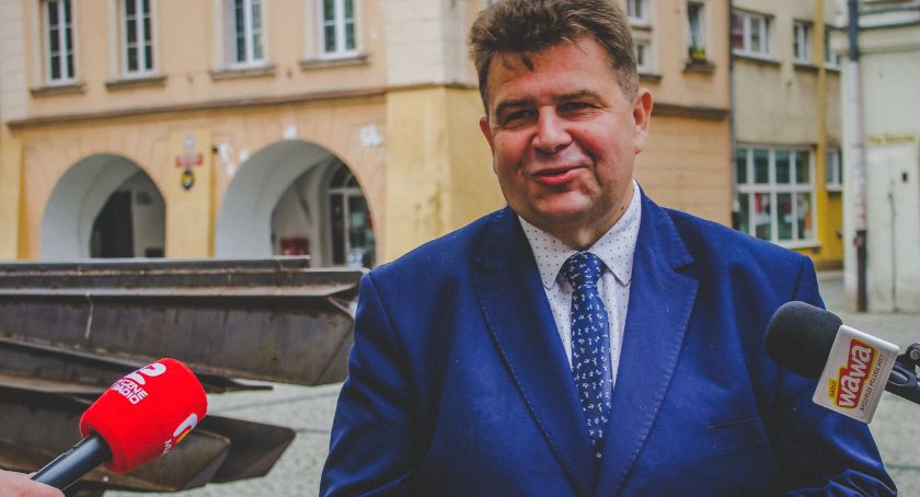 R.Obaz o wyborach : Dwóch Jarosławów próbuje coś ustalić, niestety nie za bardzo to wychodzi.
