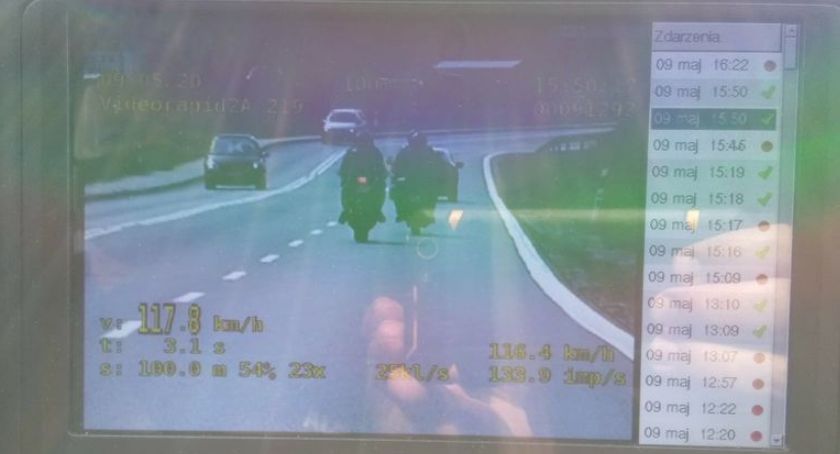 Motocykliści pędzili ponad 100 km/h w terenie zabudowanym