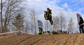 Wysokie loty, emocje, motocross - Piknik Cross Country w Siedlęcinie