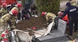 Pracownik cmentarza uwięziony w grobie