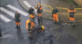 W strugach deszczu łatali ul. Wyszyńskiego w Jeleniej Górze (VIDEO)