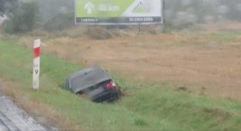Nie opanował pojazdu i wpadł do rowu