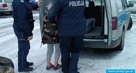 Pokłóciła się z kolegami przy kieliszku. Obu ugodziła nożem.