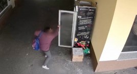 Zniszczyła lodówkę społeczną. Co miała w głowie? Zobacz nagranie