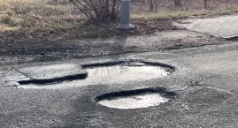 Jelenia <a href='https://24jgora.pl/tag/JeleniaDziura/' title='Jelenia Dziura 24jgora, absurd drogowy, stan drogi'>Dziura</a> - ulica Cieplicka. Jest reakcja