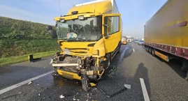 Poważne utrudnienia na autostradzie A4 po zderzeniu dwóch ciężarówek