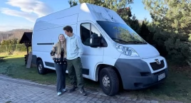 Jelenie w Podróży - kupili busa, zrobią z niego dom na kółkach i wyruszą ku przygodzie