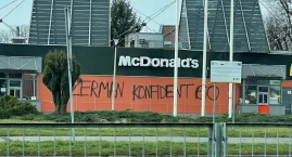 Konfident 60. Bazgroły na budynku po McDonald’s