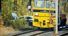 Jelenia Góra : Samochód spadł z wiaduktu na tory kolejowe