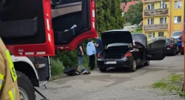 Samochód zaczął płonąć na parkingu w Szklarskiej Por&hellip;