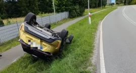Dachowanie w Dziwiszowie. Kierująca prawdopodobnie z&hellip;