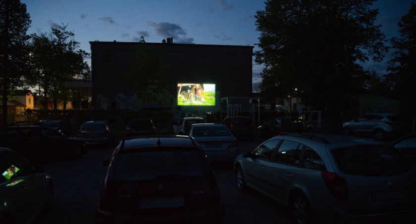 Kino samochodowe