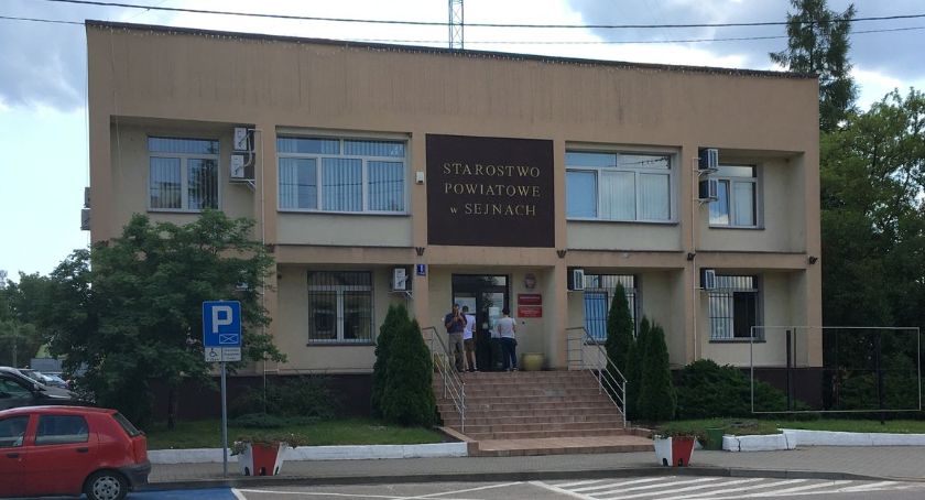 Starostwo częściowo wraca do pracy