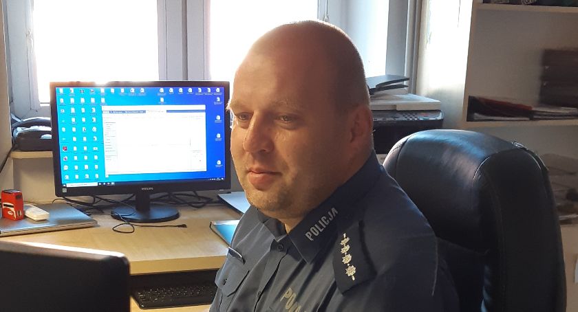 Policjant z odznaczeniem za krwiodawstwo