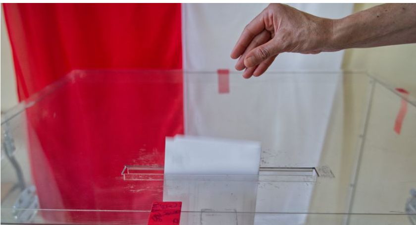 Pouczenie za agitację na szkolnym płocie
