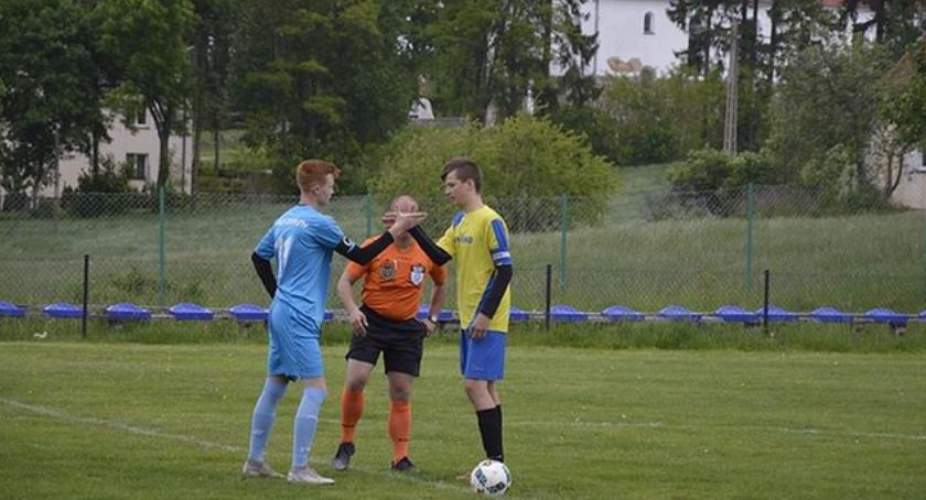 SKS POMORZANKA zagra ligowy mecz z Czarnymi Czarna Białostocka dla zawodnika Pojezierza Prostki