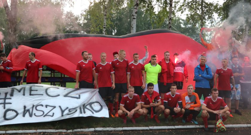 Wyrównana gra i remis Pomorzanki z Czarnymi Czarna Białostocka