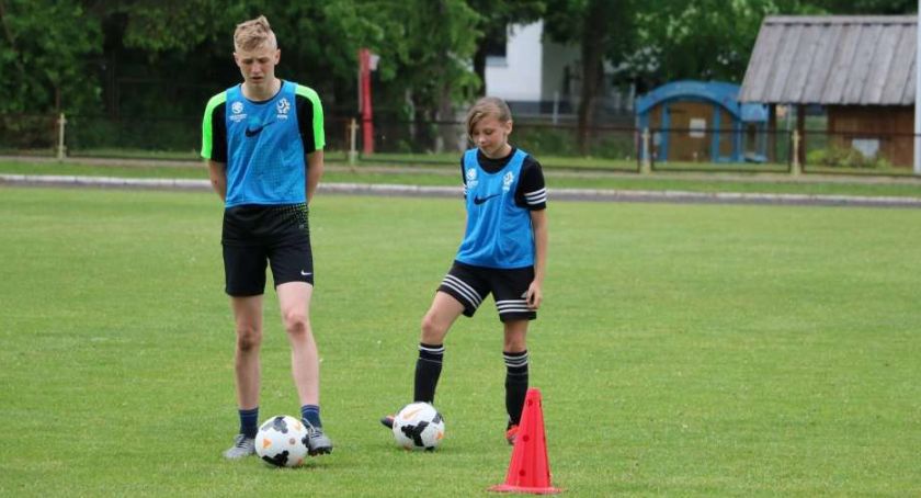 Nauka gry w piłkę nożną dla dzieci i młodzieży