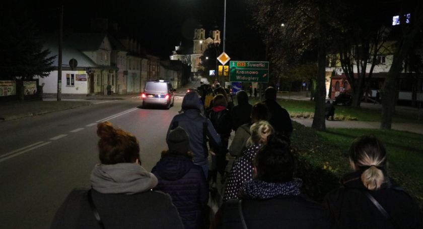W protestach przybywa młodzieży, dziś będą też rolnicy