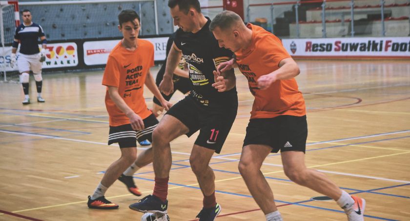 Kolejna seria spotkań RESO Suwałki Football League odbyła się w miniony piątek w hali Ośrodka Sportu i Rekreacji w Suwałkach