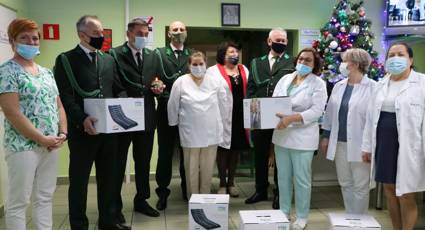 Myśliwi podarowali hospicjum profesjonalne materace przeciwodleżynowe