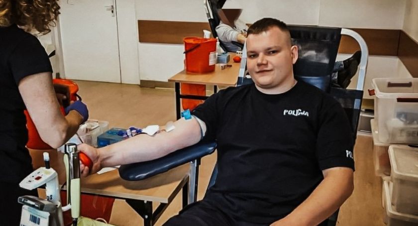 Policjant z odznaczeniem 