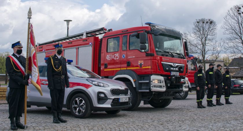 Dzień Strażaka 2021 i poświęcenie nowych samochodów