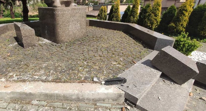 18-latek wjechał w pomnik