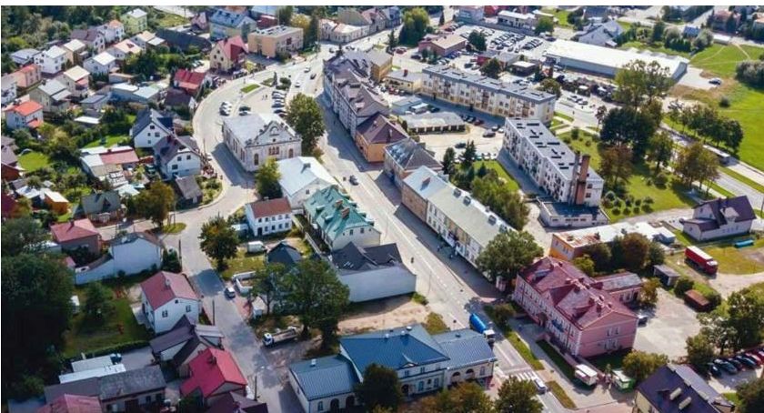 Trzy firmy chcą zagospodarować łąkę 