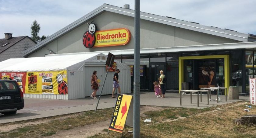 Biedronka szuka kasjera