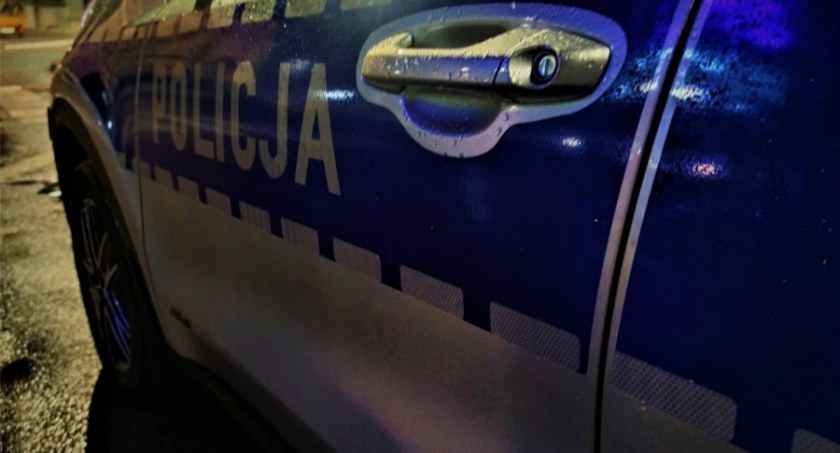 Pomazał klatkę bloku, krył się przed karą