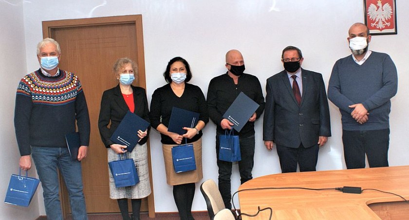 Z dyplomami Inspekcji Pracy