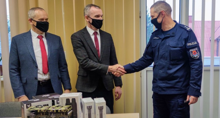 Starostwo wsparło policjantów sprzętowo