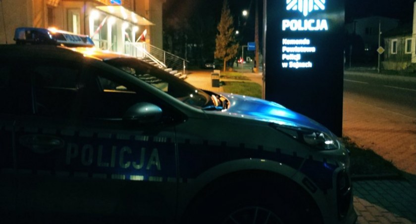 Wpadł, gdy jechał nocą
