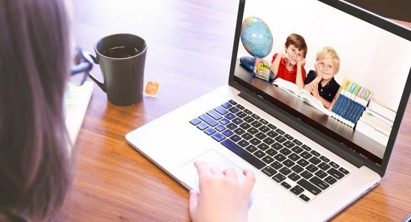 Laptopy dla uczniów z wsi popegeerowskich
