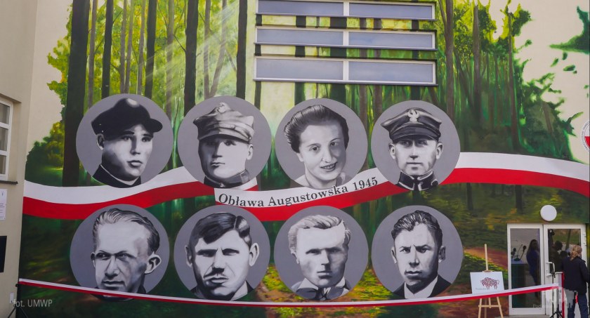 Mural z wizerunkami ofiar Obławy Augustowskiej