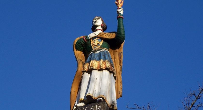 Św. Agata na daszku kaplicy