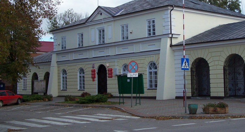 Inwestycje drogowe, społeczne i szkolne