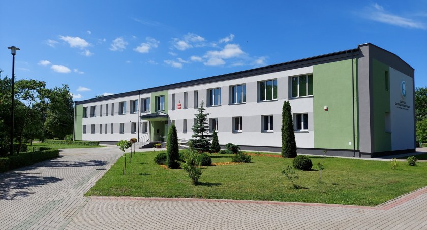 Wakacje w ZS CKR potrwają nieco dłużej