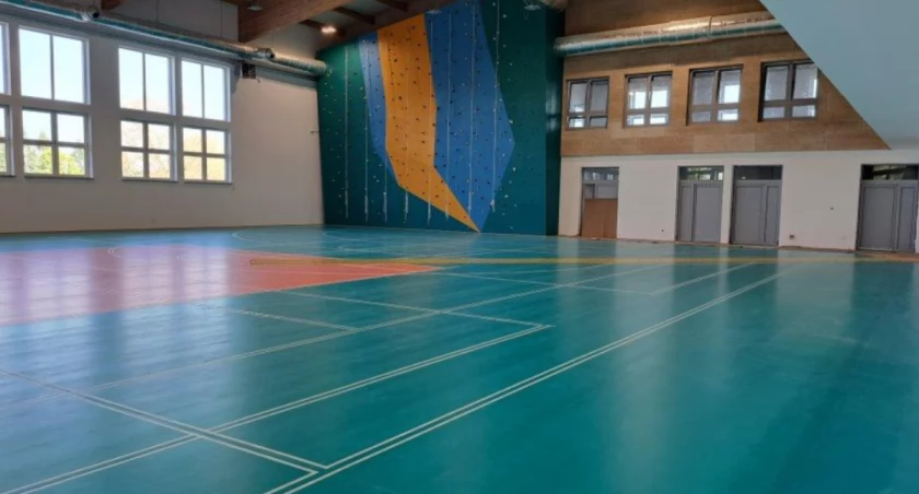 Nowa hala sportowa ma regulamin, lecz nie bez dyskusji
